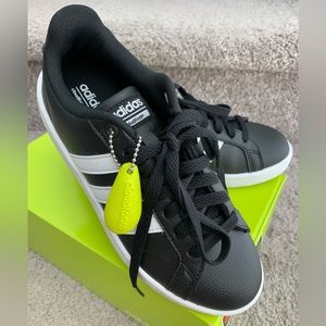 Adidas Women’s Neo Cloud Foam Sneakers! Size 5.5